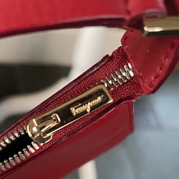 🔥 Salvatore🔥 Ferragamo 🔥Red 🔥Mini 🔥Bag 🔥Handbag - Picture 4 of 7